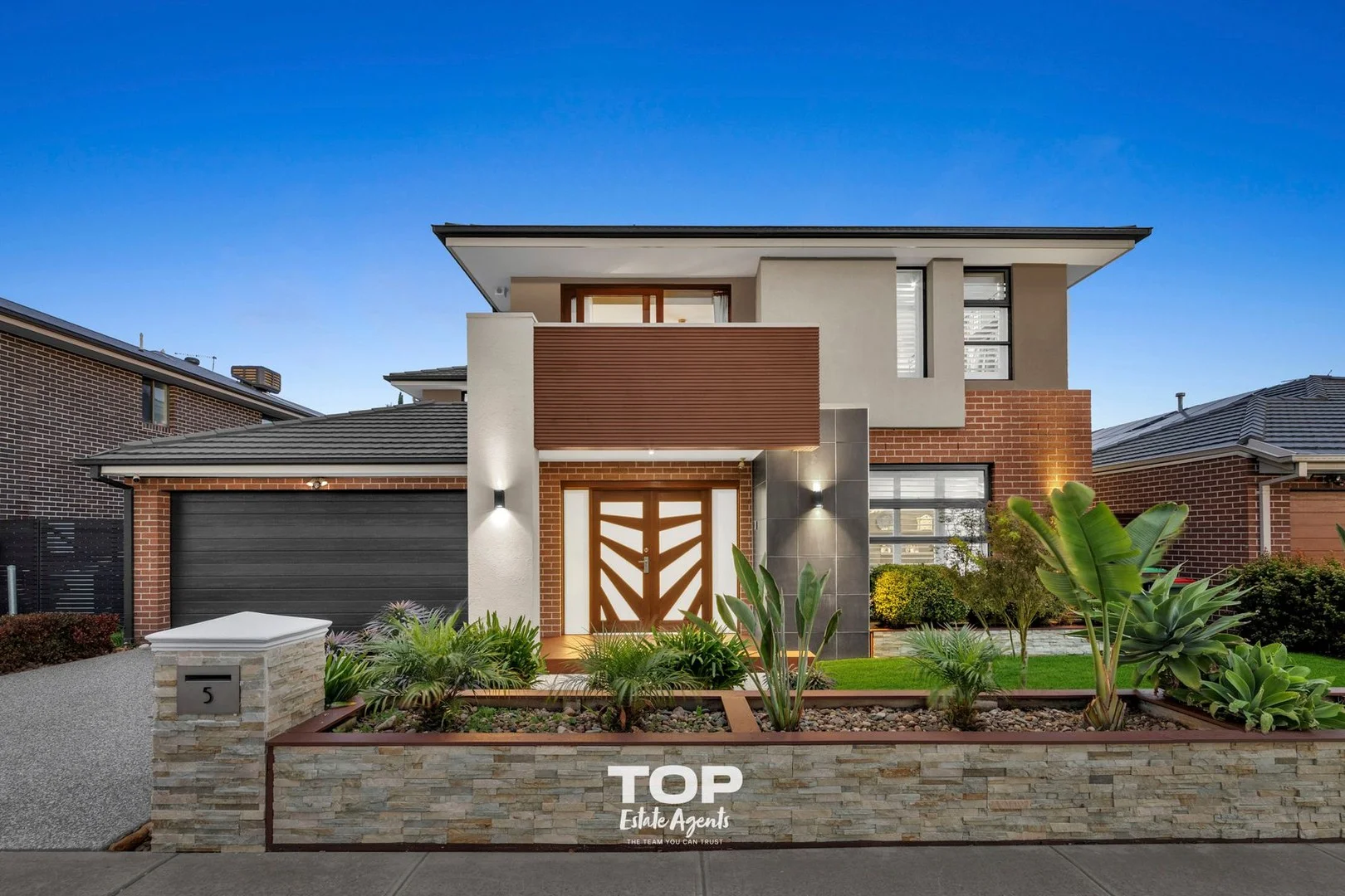 5 Alcoota Close, Cranbourne North VIC 3977