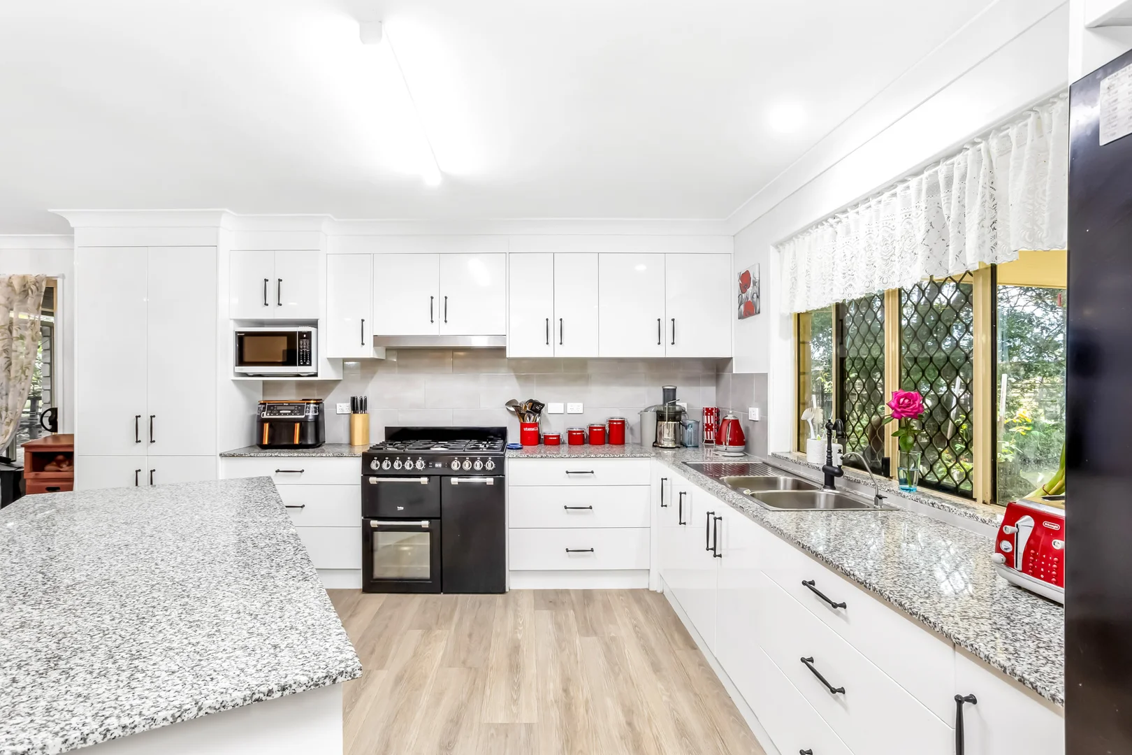 64930 Bruce Highway, Yaamba QLD 4704 photo 4