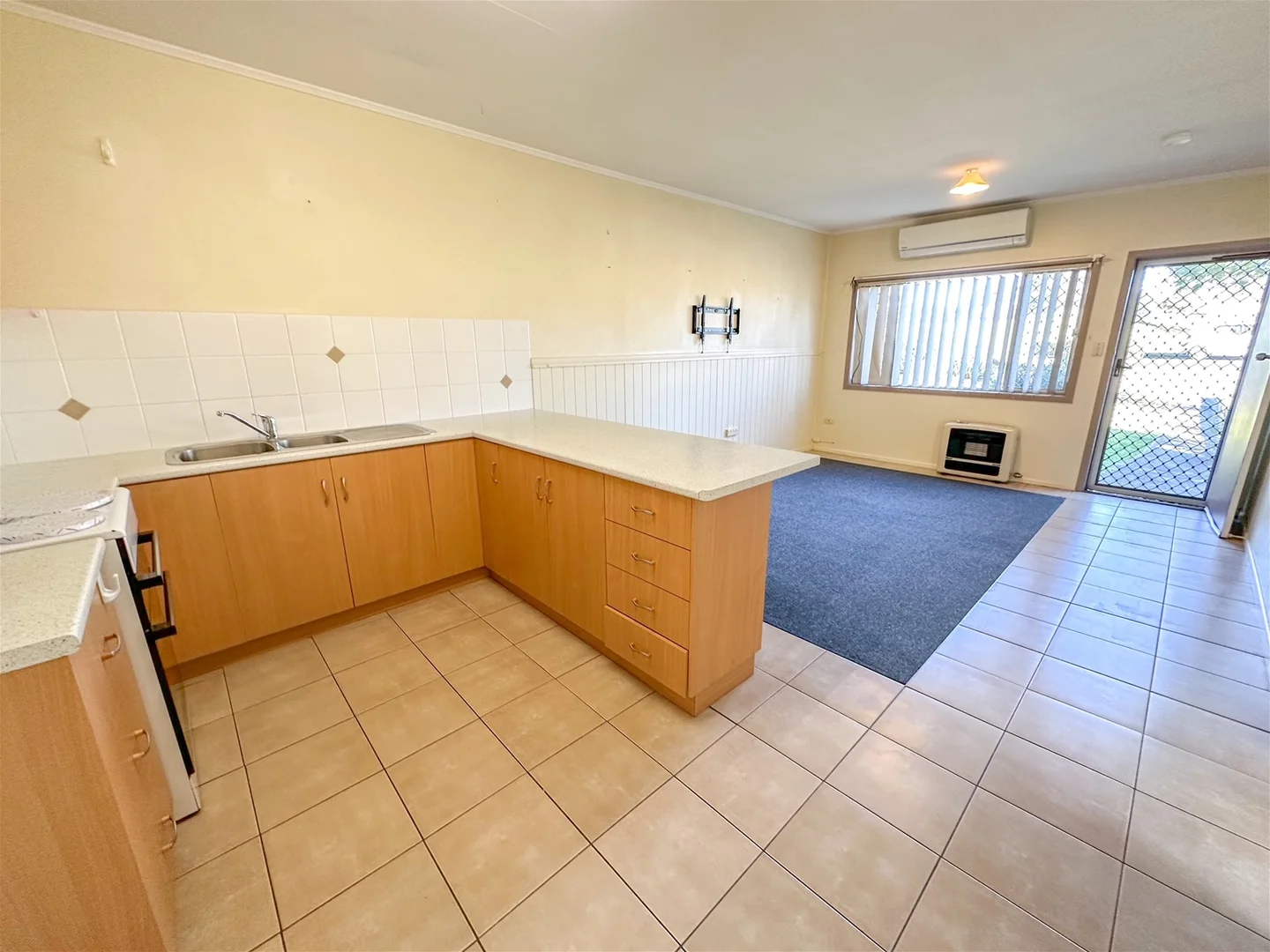 114 Lock Street, Stanthorpe QLD 4380 photo 4