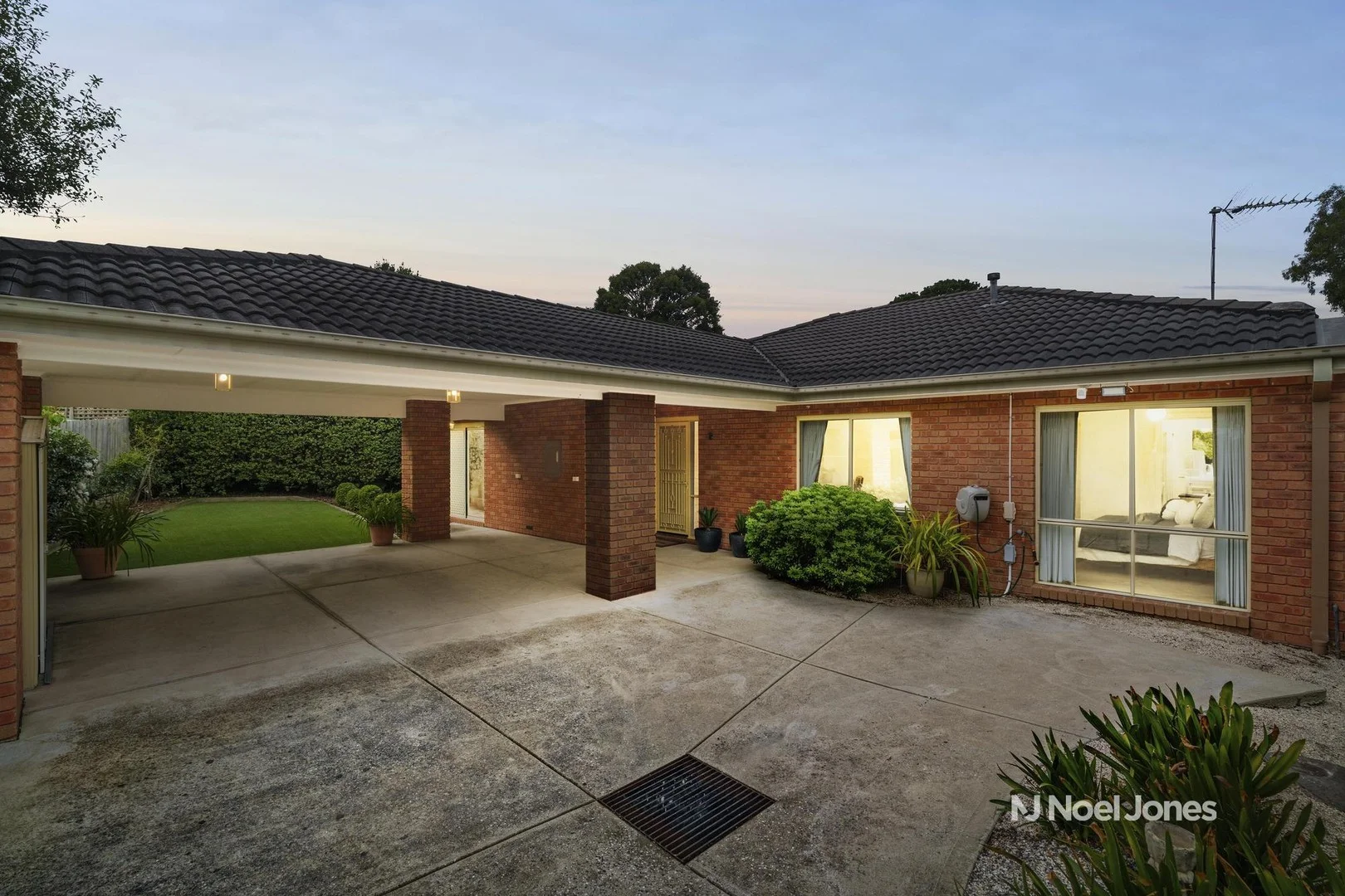 2/20 Doysal Avenue, Ferntree Gully VIC 3156