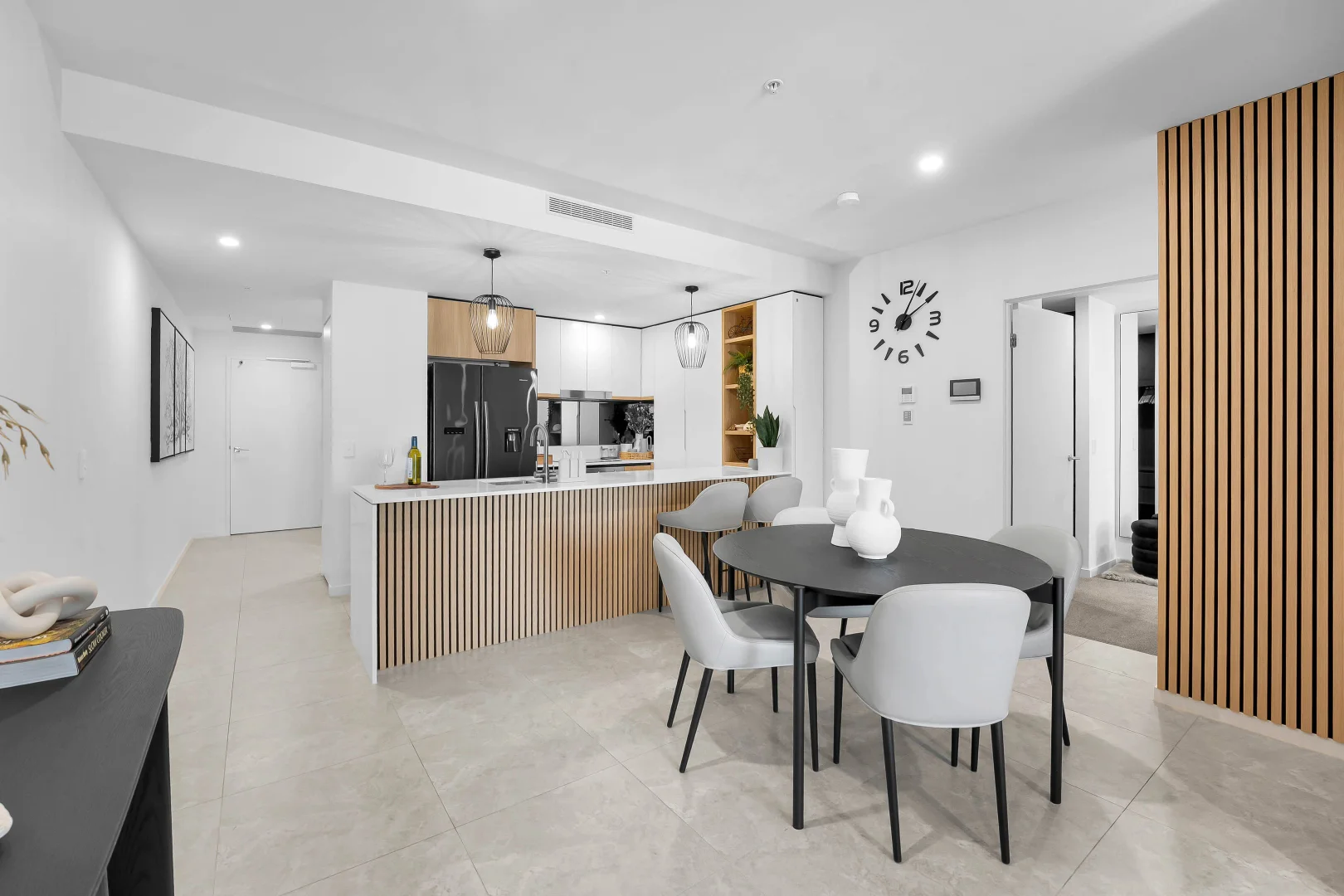 1402/28-30 Second Avenue, Broadbeach QLD 4218 photo 2