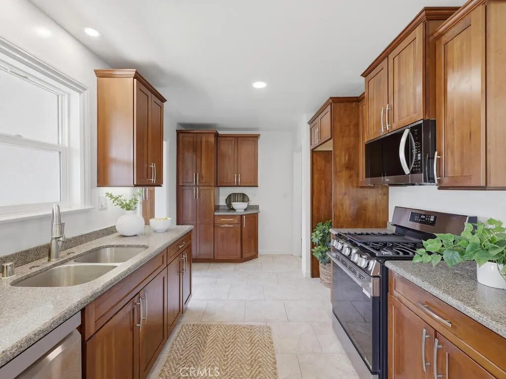 Additional image 19 of 422 E 22nd St, Santa Ana, CA 92706