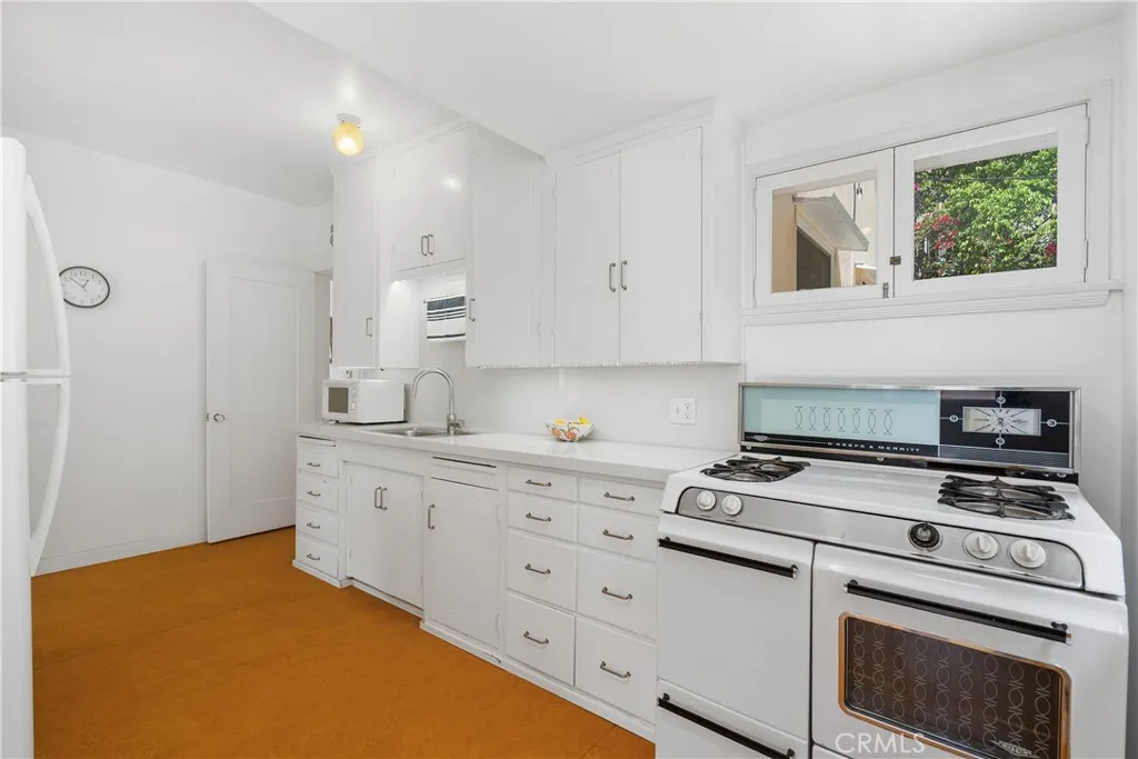 Additional image 12 of 2364 Canyon Drive, Los Angeles, CA 90068