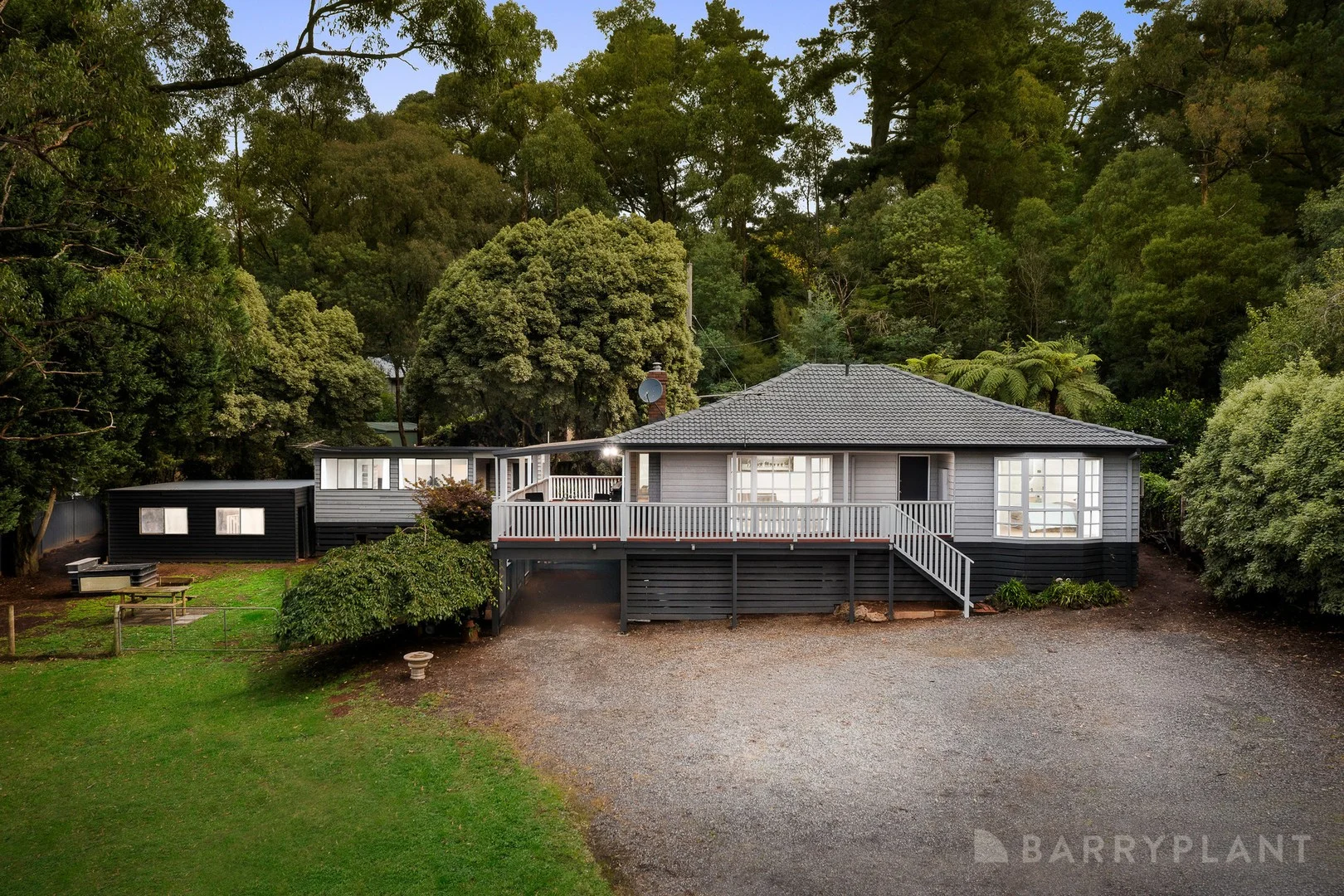 3 Seaview Road, Cockatoo VIC 3781