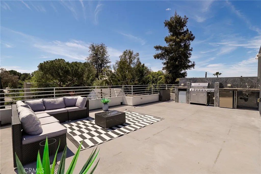 Additional image 46 of 2309 Cove Avenue, Los Angeles, CA 90039