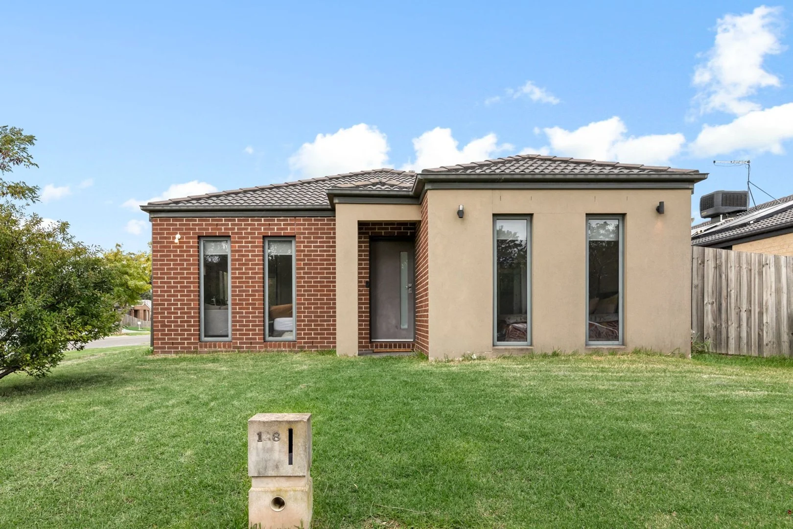 128 Fleetwood Dr, Narre Warren VIC 3805