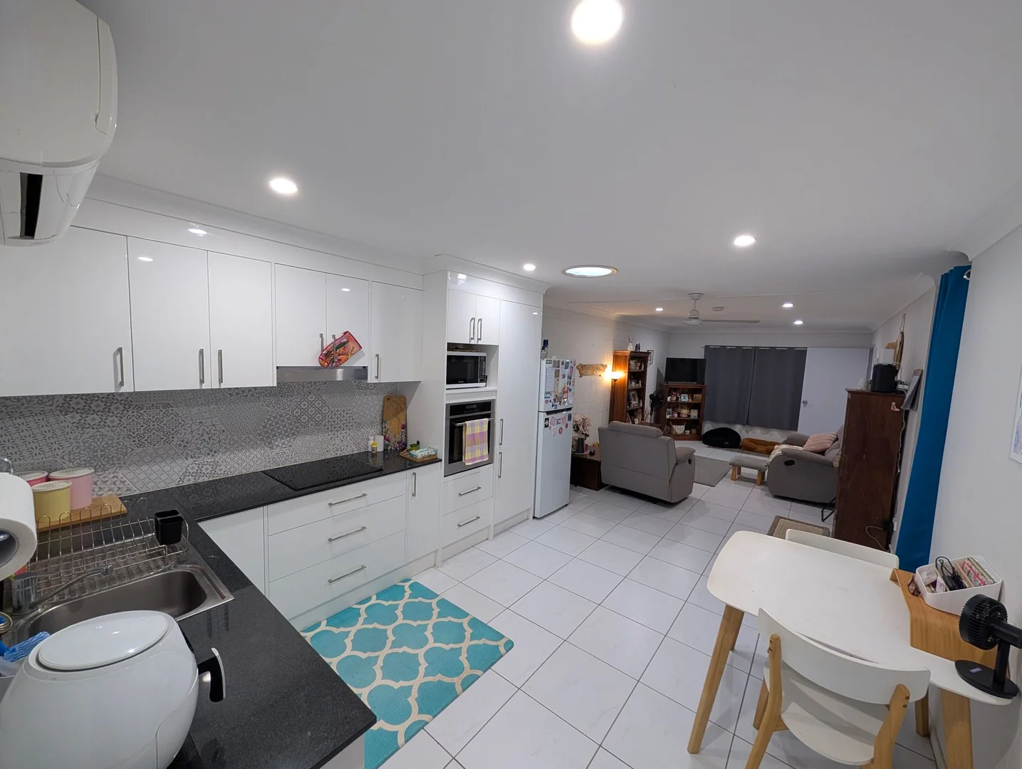 176 Richardson Rd, Park Avenue QLD 4701 photo 3