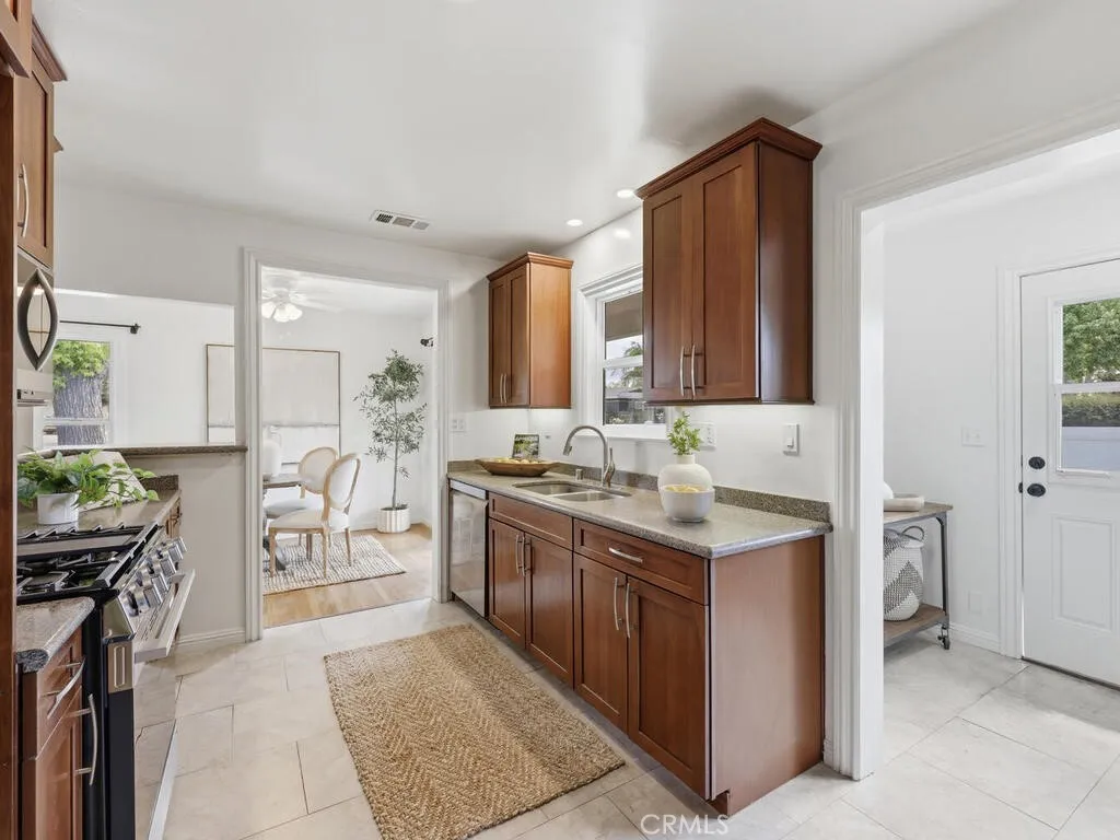 Additional image 60 of 422 E 22nd St, Santa Ana, CA 92706
