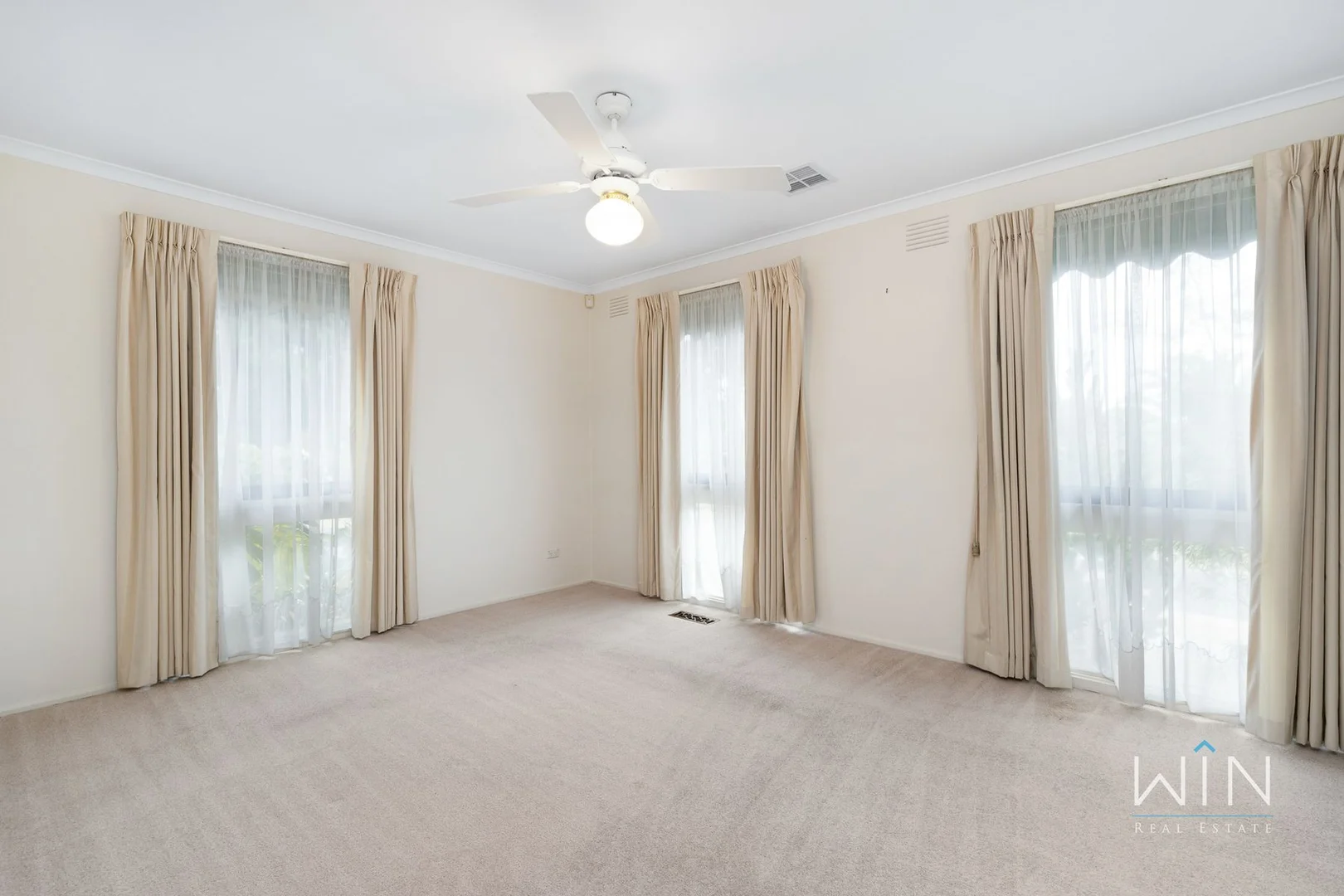 13 Selbourne Way, Mulgrave VIC 3170 photo 3
