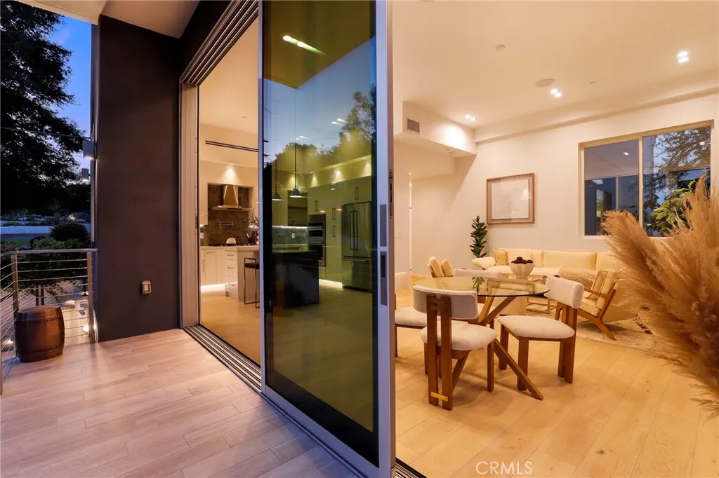 Additional image 126 of 2309 Cove Avenue, Los Angeles, CA 90039
