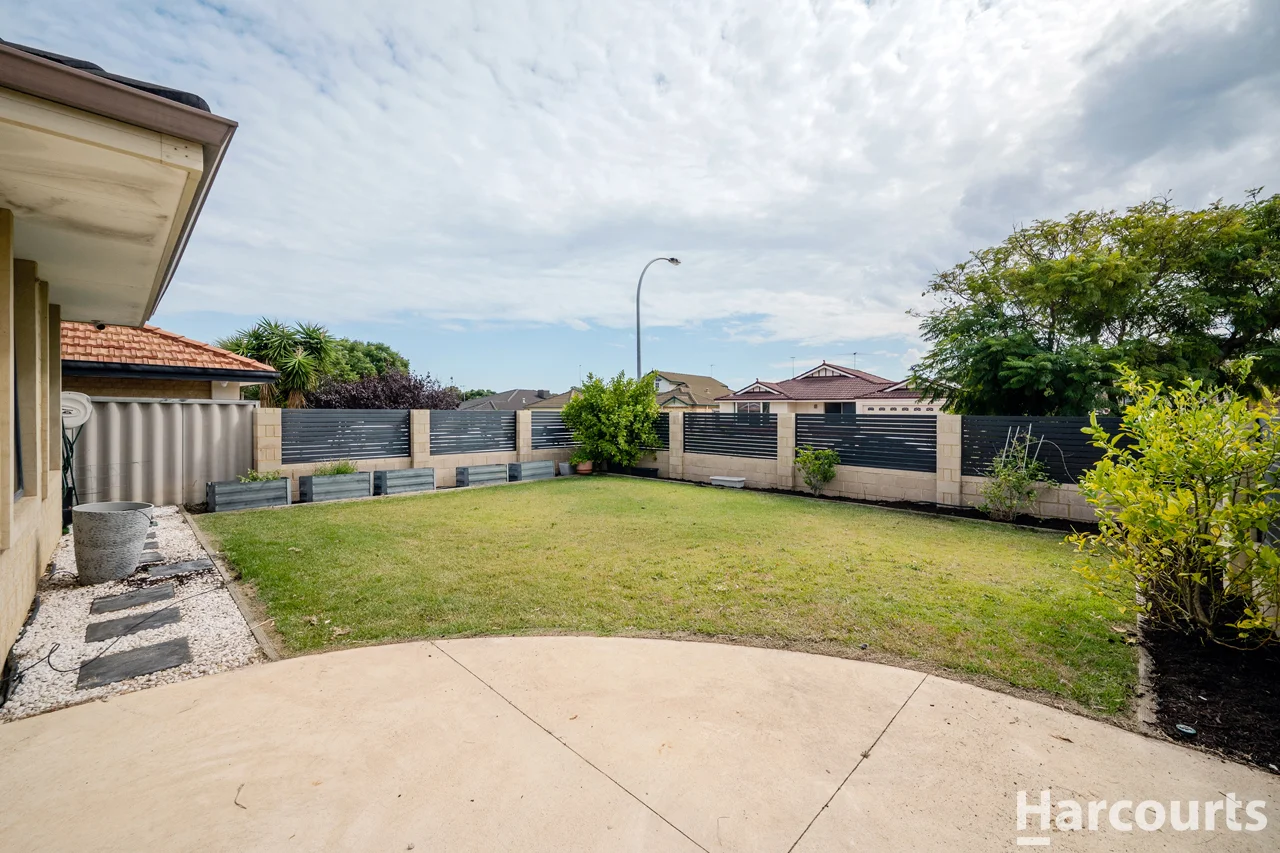 16 Woodbine Loop, Tapping WA 6065 photo 4