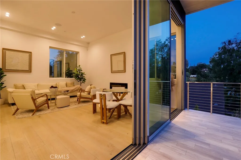 Additional image 125 of 2309 Cove Avenue, Los Angeles, CA 90039