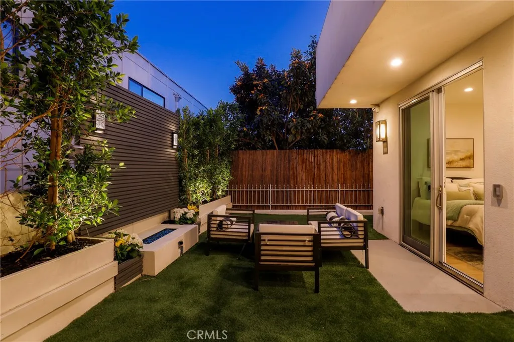 Additional image 132 of 2309 Cove Avenue, Los Angeles, CA 90039