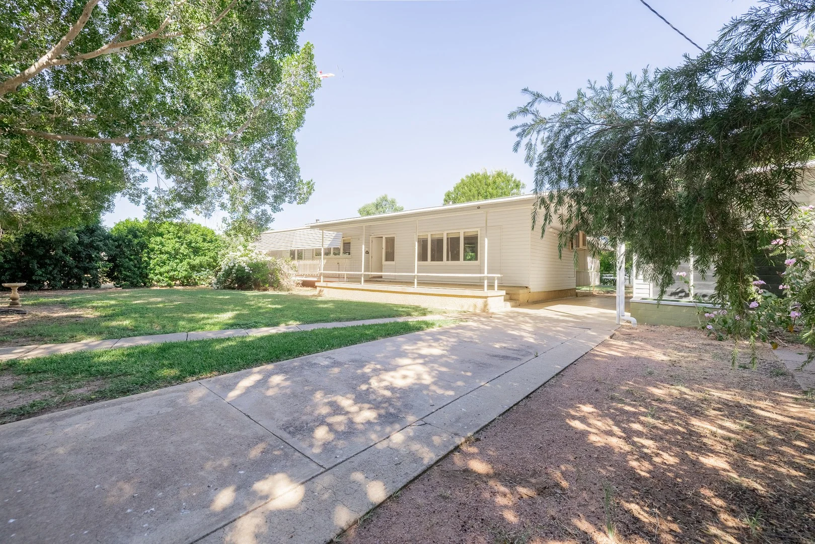 23 Ilfracombe Road, Longreach QLD 4730