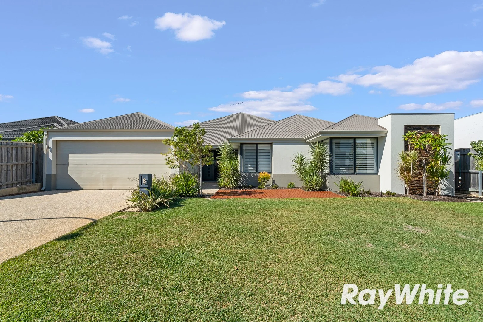 6 Lorea Loop, Halls Head WA 6210