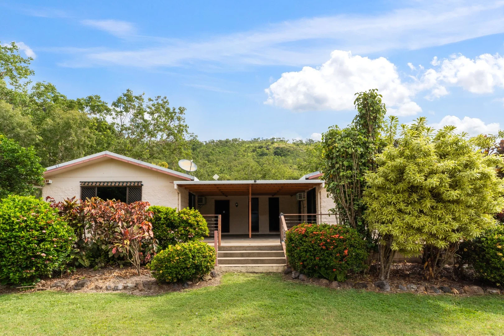 7 Bill Court, Alligator Creek QLD 4816