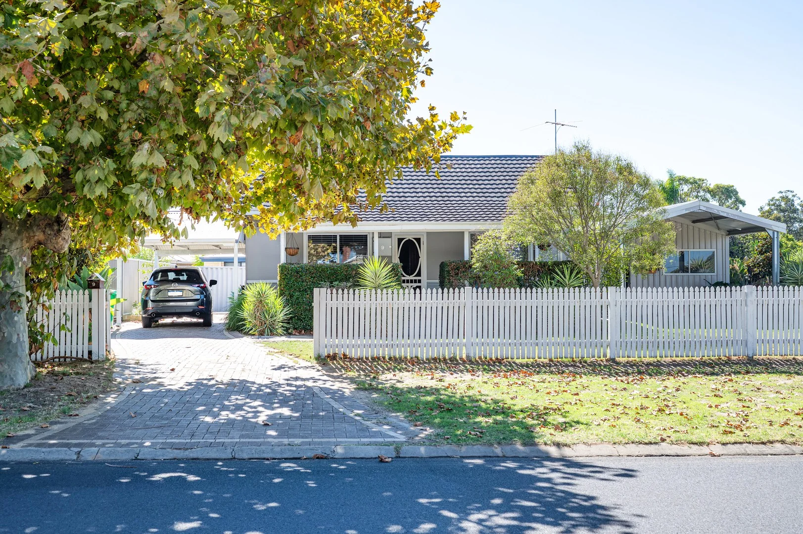 9 Lowe Street, Carey Park WA 6230