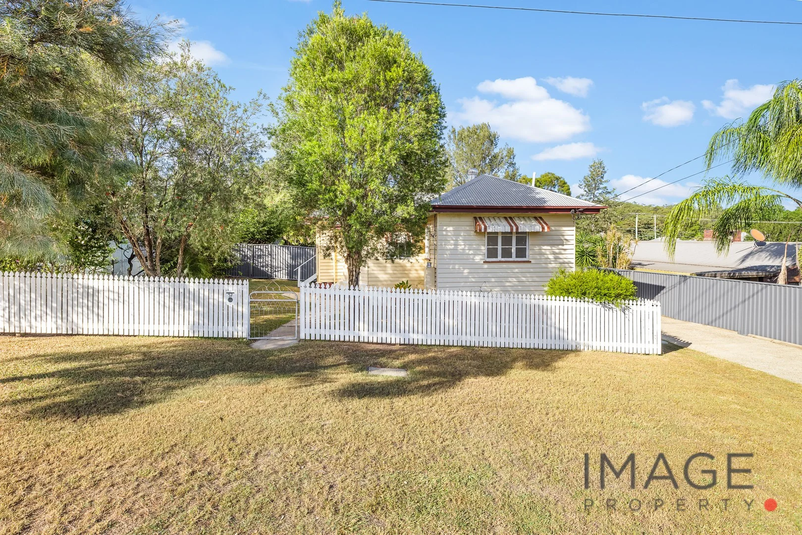 57 Queen St, Blackstone QLD 4304