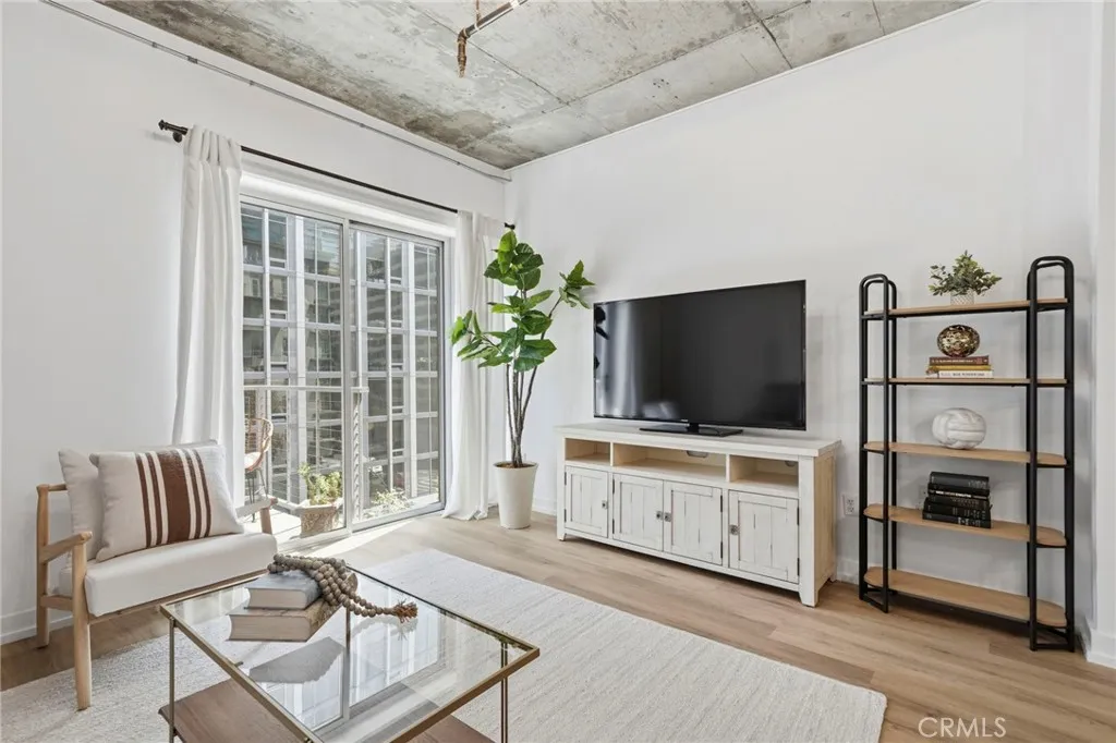 Additional image 42 of 645 W 9th St #424, Los Angeles, CA 90015