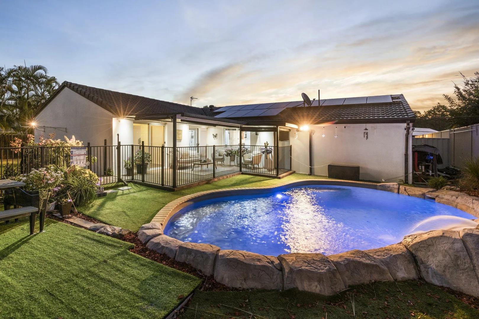 23 Enderbury Crescent, Pacific Pines QLD 4211