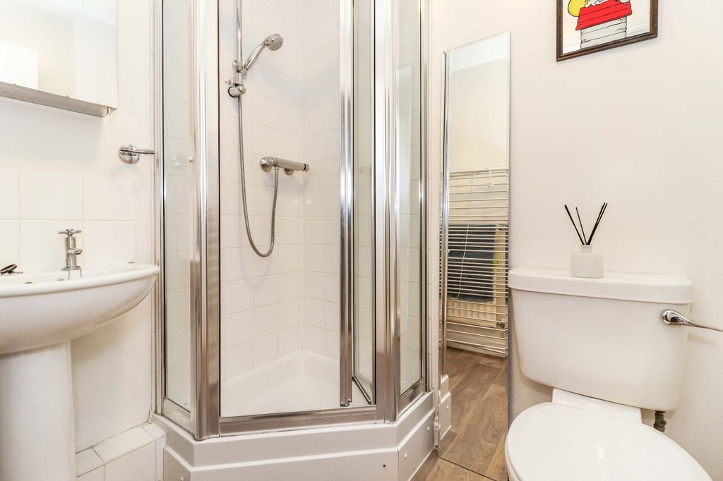 Additional image 9 of 2 bed flat for saleStation Road, Beaconsfield, Buckinghamshire HP9