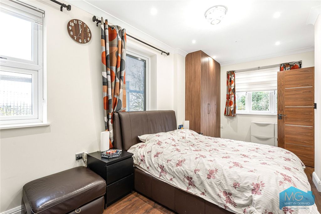 Additional image 25 of 6 bed detached house for saleWylo Drive, Arkley, Barnet EN5