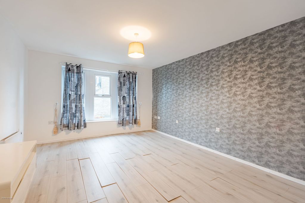 Additional image 2 of 2 bed flat for saleHighfield Chase, Dewsbury WF13