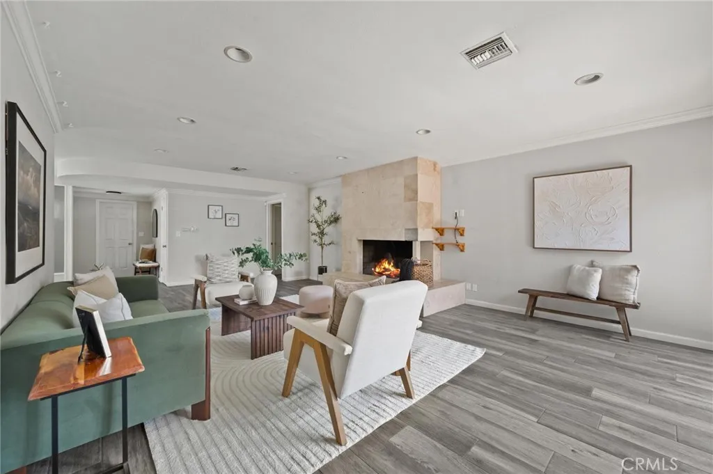 Additional image 4 of 7027 Gloria Avenue, Lake Balboa, CA 91406