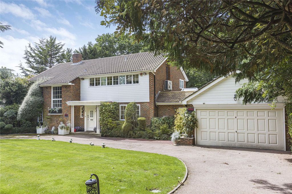 5 bed detached house for saleCorbar Close, Hadley Wood EN4
