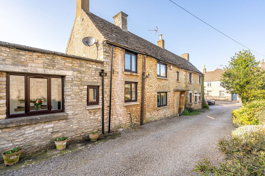4 bed link detached house for saleKings Terrace, Didmarton GL9