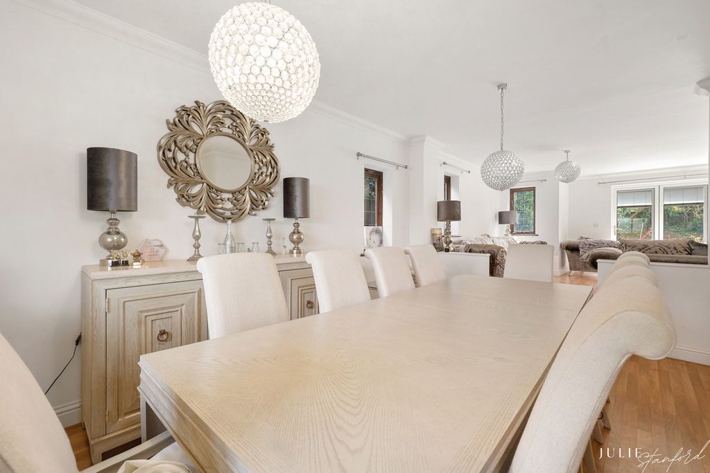Additional image 9 of 6 bed detached house for saleLee Chapel Lane, Basildon SS16