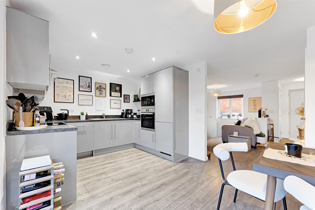 Additional image 3 of 3 bed semi-detached house for saleWoodyard Avenue, Chesterfield S41