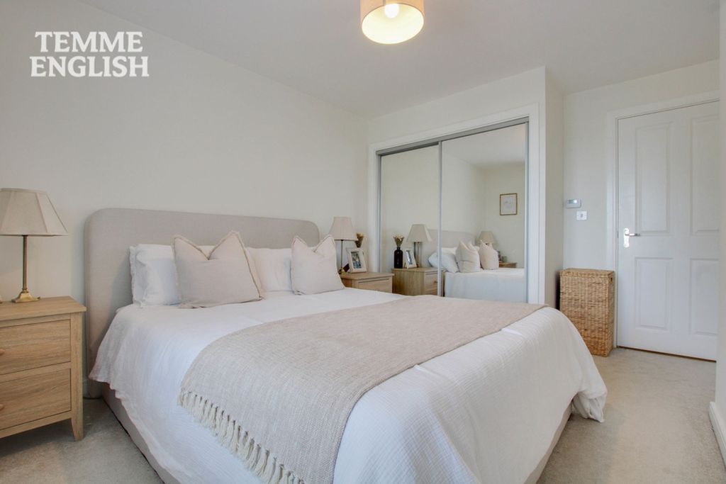 Additional image 8 of 2 bed flat for saleSchool Avenue, Dunton Fields, Laindon SS15