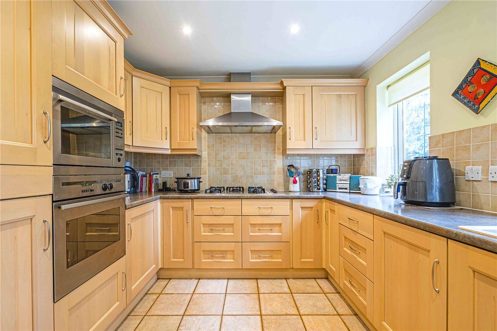 Additional image 13 of 5 bed detached house for saleShenstone Hill, Gravel Path, Berkhamsted, Hertfordshire HP4