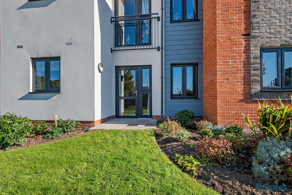 2 bed flat for saleShortwood Copse Lane, Basingstoke RG23