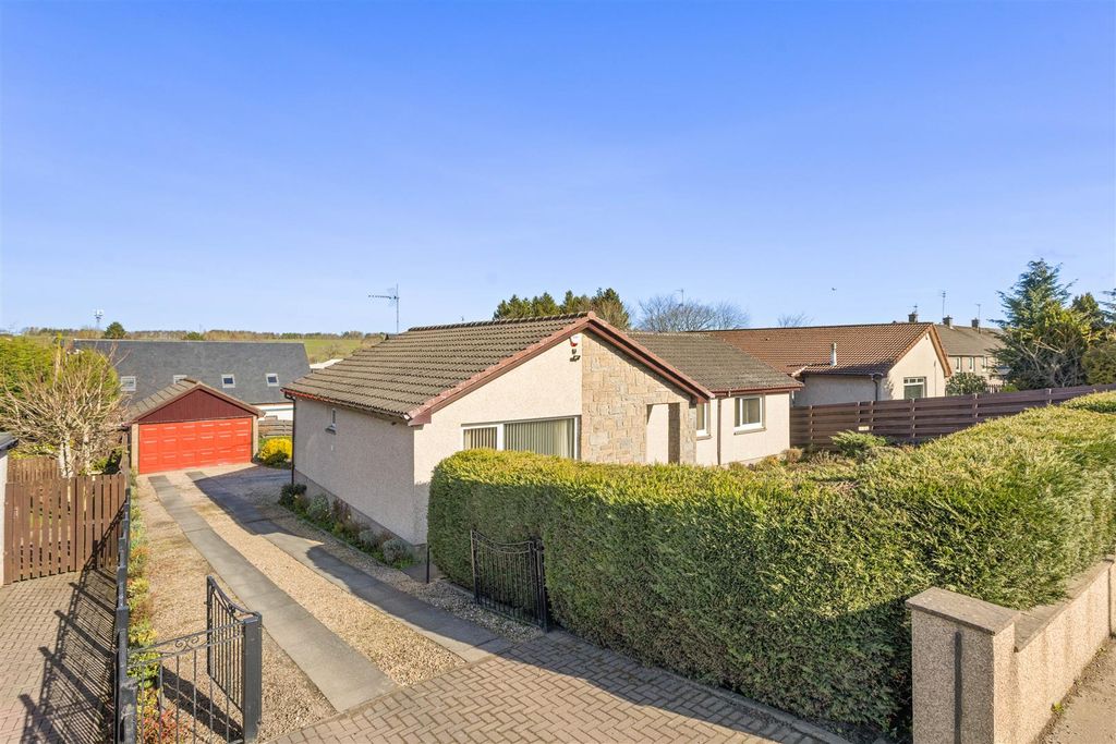4 bed detached bungalow for saleSibbalds Brae, Bathgate EH48
