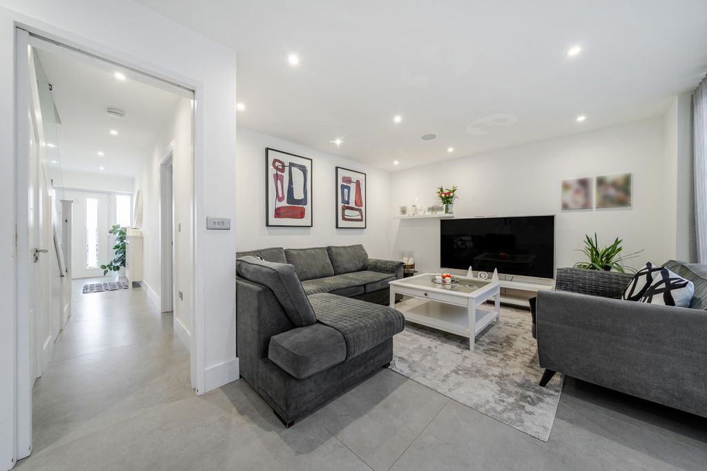 Additional image 17 of 5 bed semi-detached house for saleBrasted Close, Bexleyheath DA6