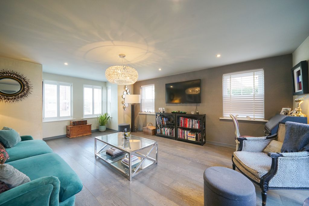 Additional image 4 of 4 bed detached house for saleElizabeth II Avenue, Berkhamsted, Hertfordshire HP4