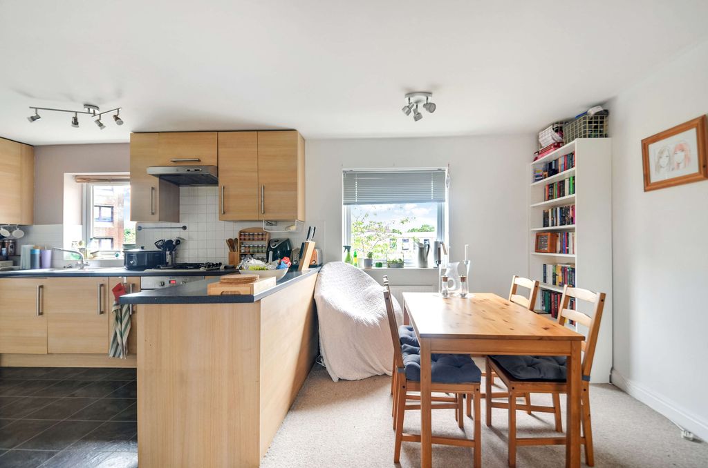Additional image 4 of 2 bed flat for saleBlake Street, Aylesbury HP19