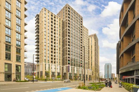 Silvertown Way, Silvertown E16