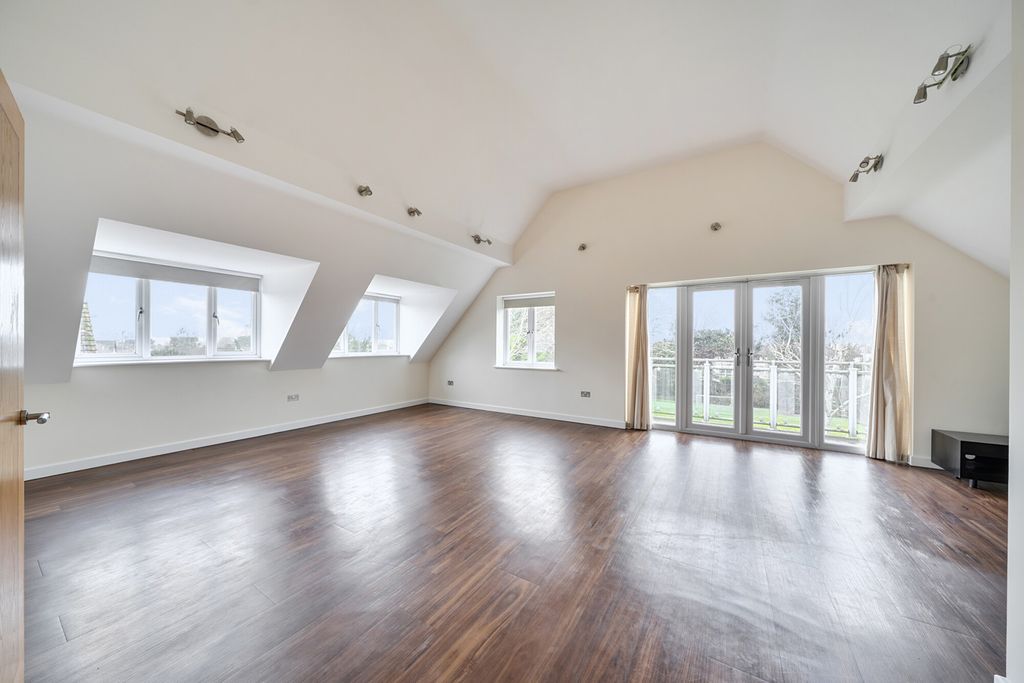 Additional image 4 of 2 bed flat for saleScotts Lane, Bromley BR2