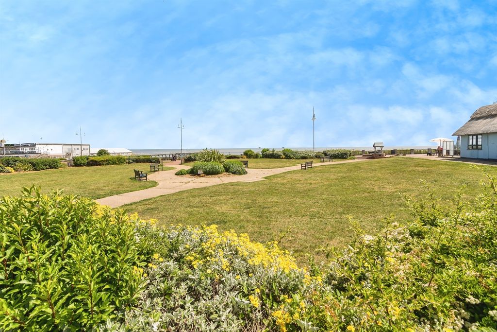 Additional image 2 of 1 bed flat for saleKirkley Cliff, Lowestoft NR33