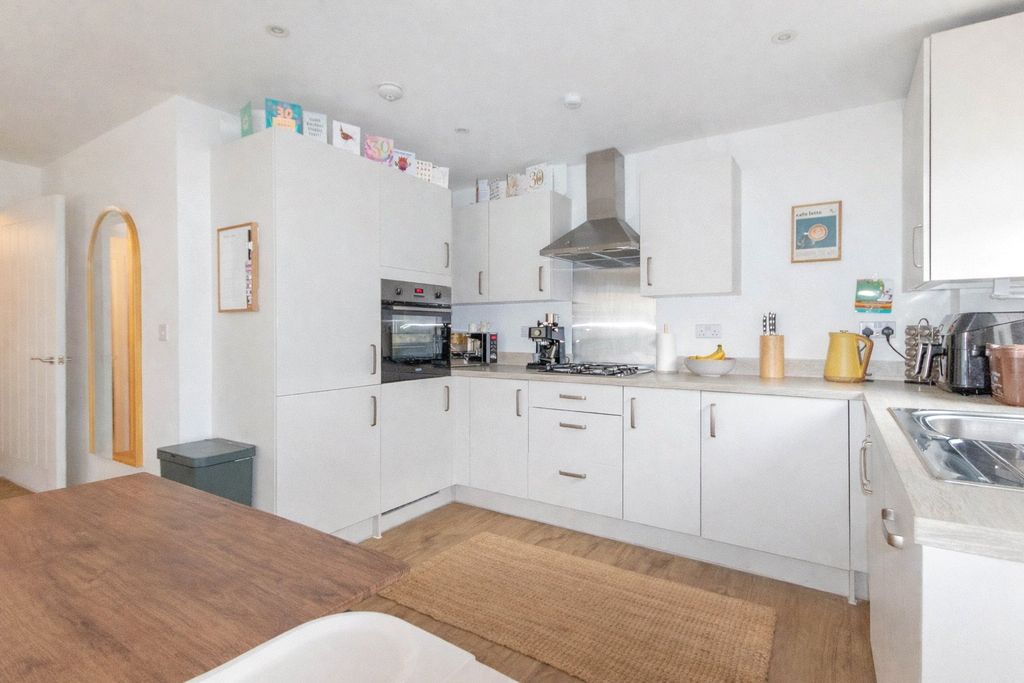 2 bed flat for saleCowleaze Path, Banwell, Somerset BS29