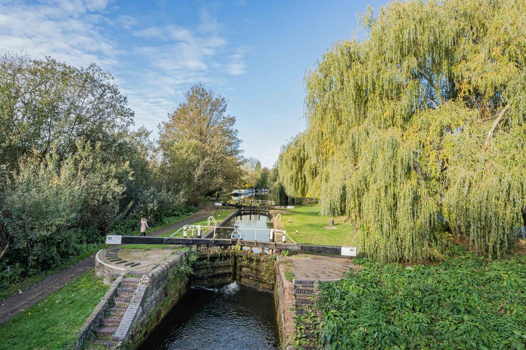 Additional image 10 of 2 bed flat for saleBroadwater, Berkhamsted HP4