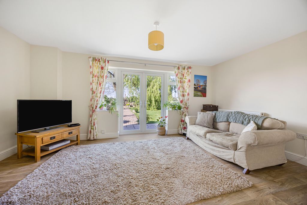 5 bed detached house for saleNew Brookend, Berkeley GL13 photo 5
