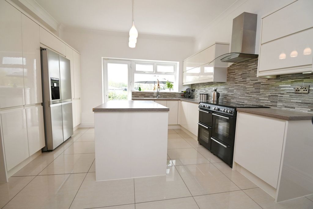 Additional image 4 of 5 bed detached house for saleSummer Lane, Royston, Barnsley S71