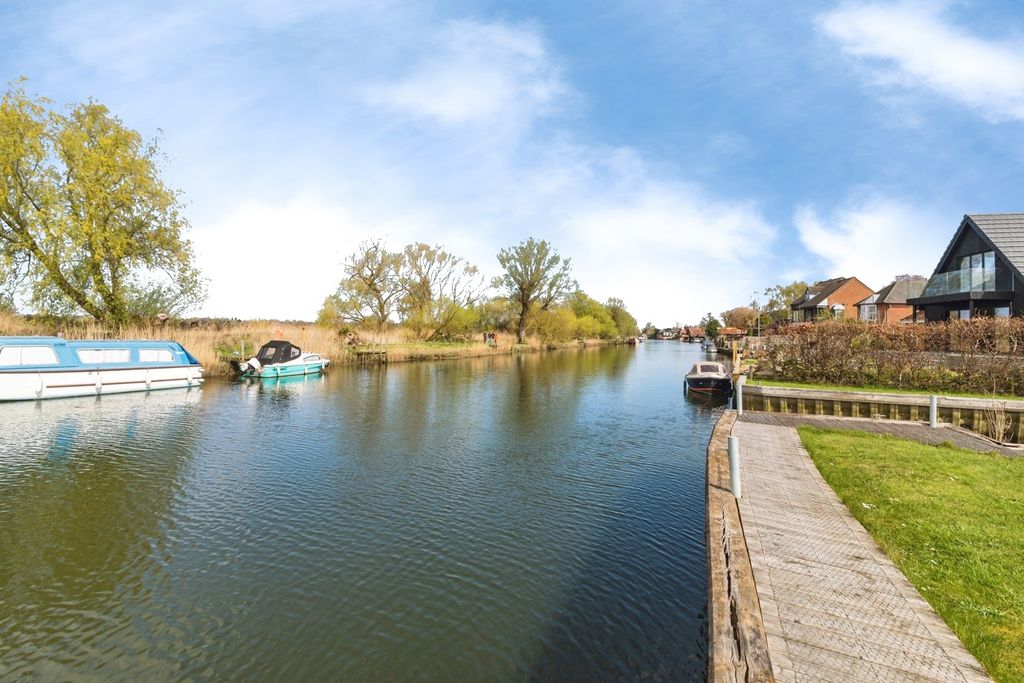4 bed link detached house for salePuddingmoor, Beccles, Suffolk NR34 photo 2