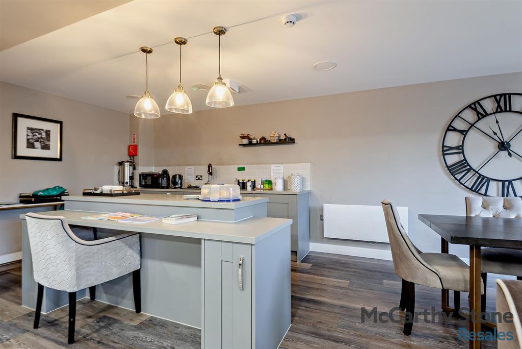 Additional image 29 of 2 bed flat for saleQueen Elizabeth Place, Orchard Lane, Alton GU34