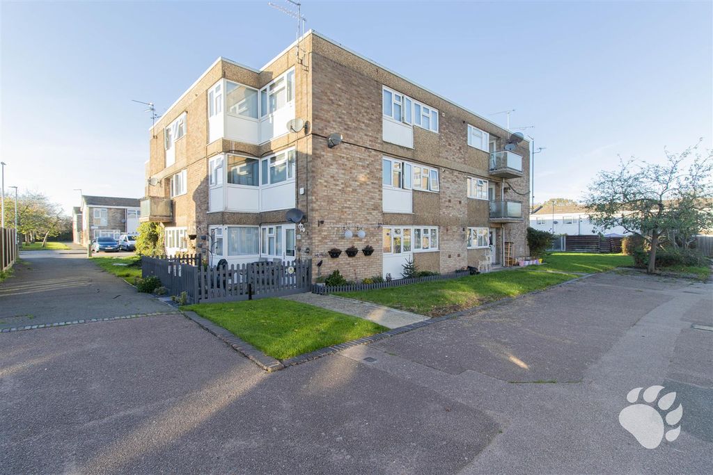 2 bed flat for saleRose Acre, Basildon SS14