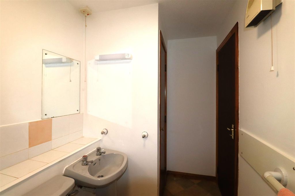 Additional image 13 of 1 bed flat for sale124 Murray Terrace, Smithton, Inverness IV2